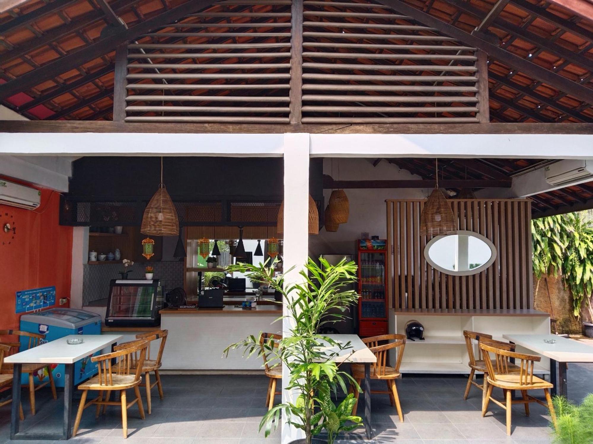 Dejati House Hotel Bekasi Exterior foto